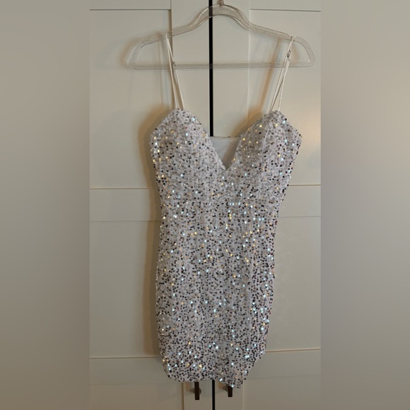Selfie Leslie About Last Night White Sequin Mini Dress Party NYE Cocktail - Picture 3 of 7